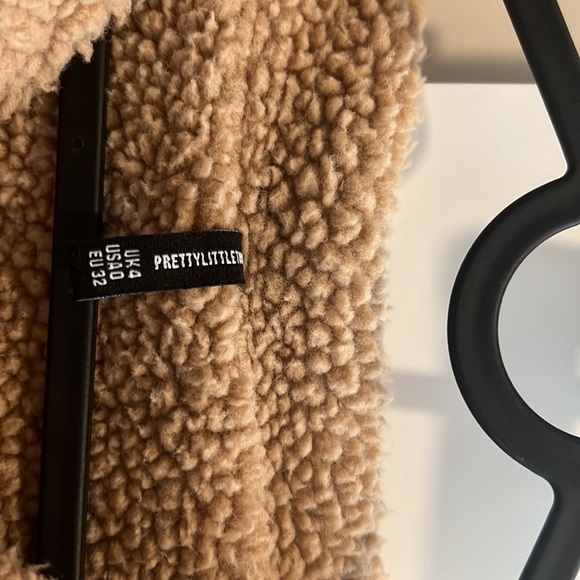 Pretty Little Thing crop Jean Jacket - Picture 5 of 9